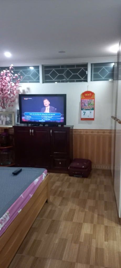 Siêu phẩm quỳnh mai bán nhà tập thể tầng 1 long lanh 110M ô tô kinh doanh hai bà